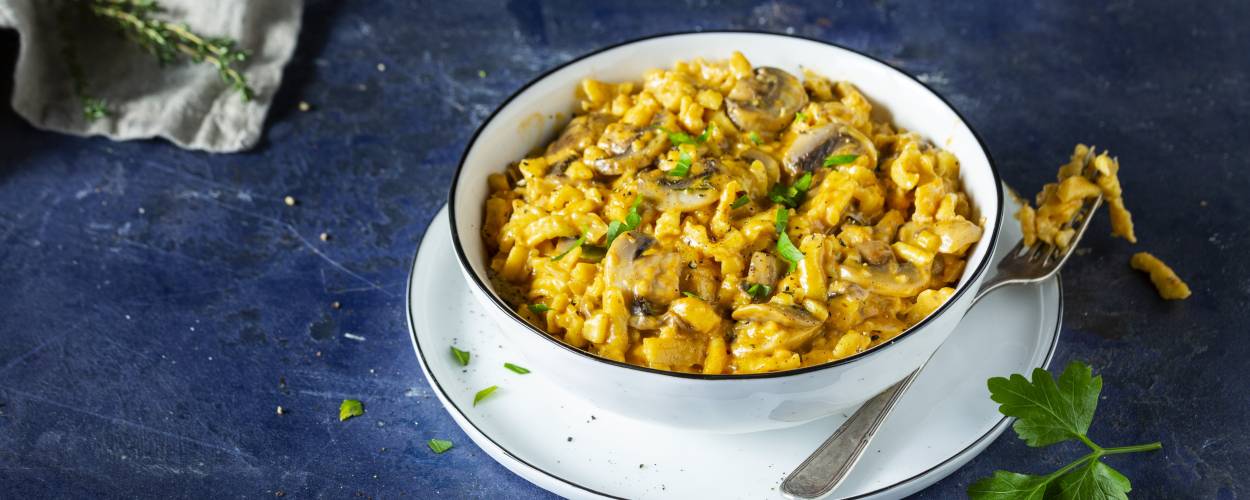 Spätzletopf mit Champignon-Rahmsoße