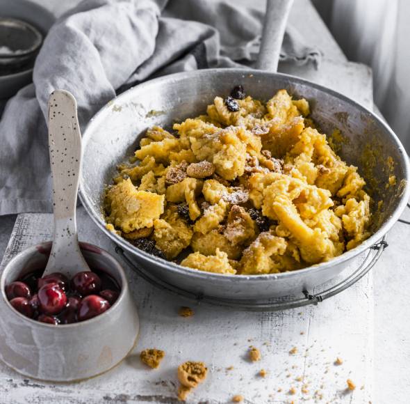 Amarettini-Schmarren mit Amaretto-Kirsch-Kompott