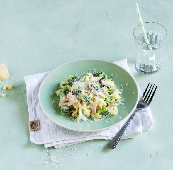 Brokkoli-Schinken-Nudeln mit Käsesoße
