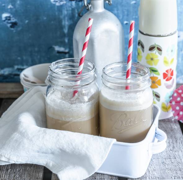 Cremiger Eiskaffee mit Karamell