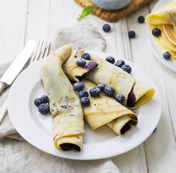 Eierpfannkuchen mit Blaubeersoße