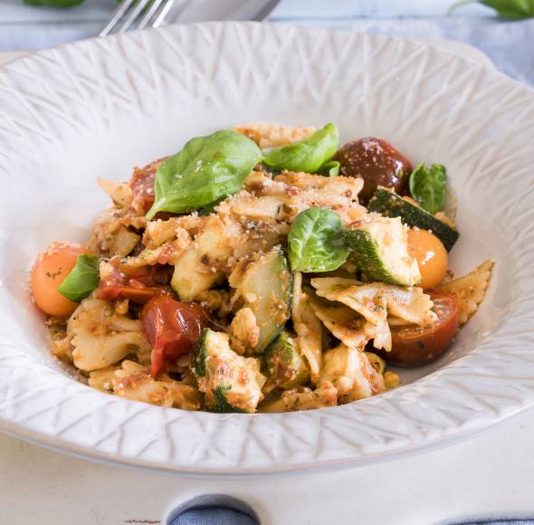 Farfalle mit Tomaten-Cashew-Pesto