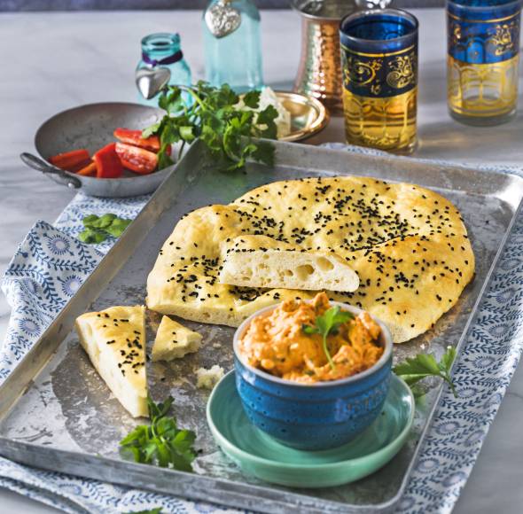 Fladenbrot mit Feta-Paprika-Creme