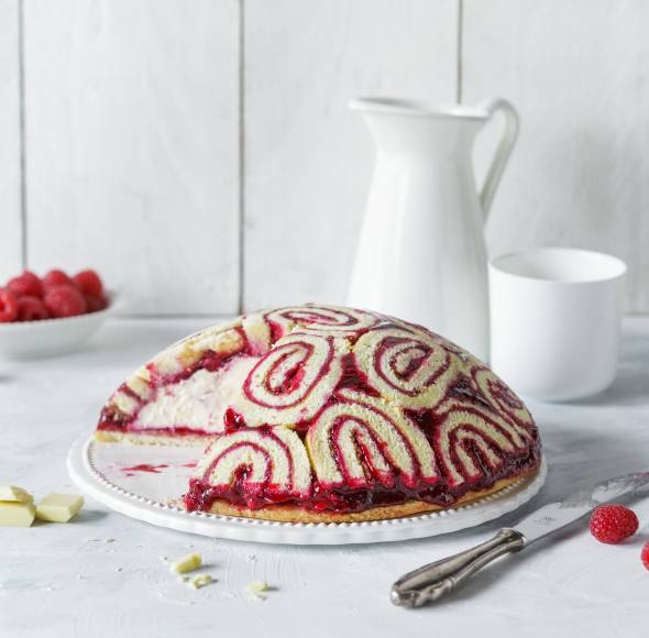 Frischkäse-Kuppeltorte mit Fruchtfüllung