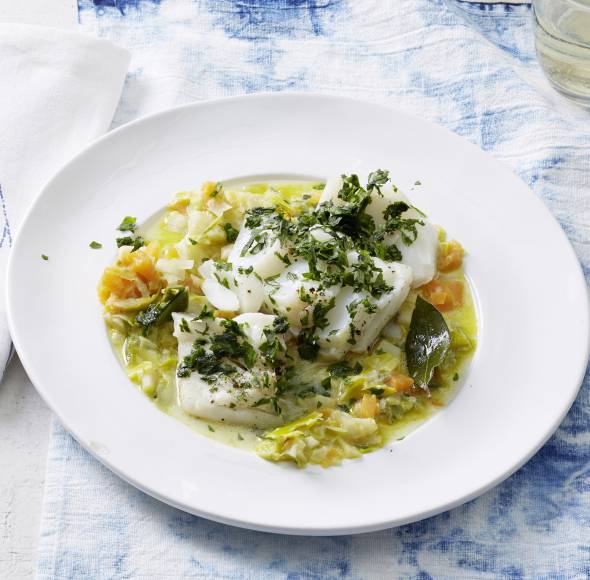 Gedämpfter Kabeljau auf Rahmgemüse