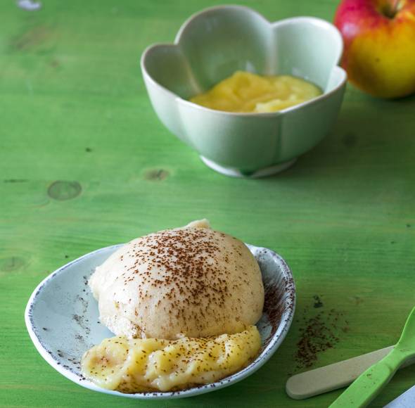 Germknödel mit Apfelmus