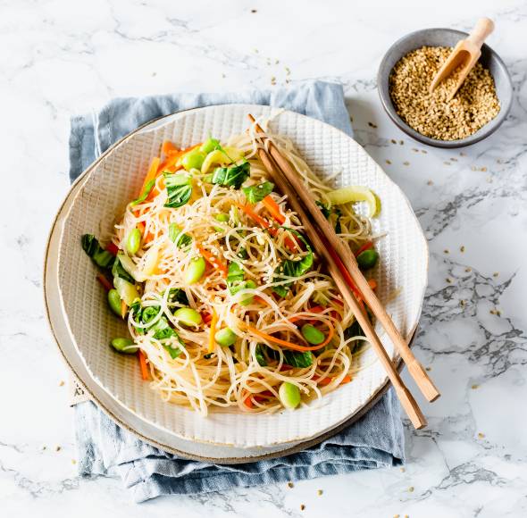 Glasnudelsalat mit Sweet-Chili-Dressing