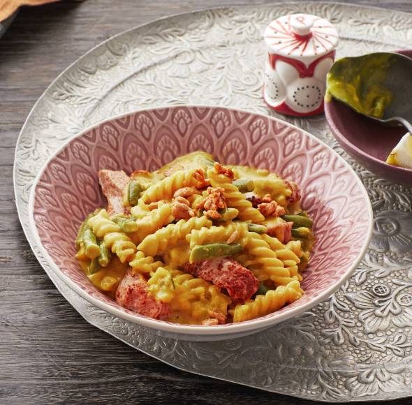 Goldene Pasta mit Ingwer und Kurkuma