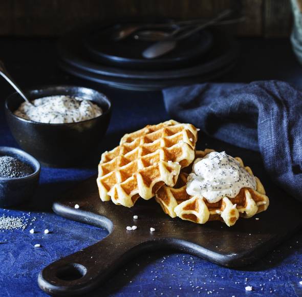 Hefewaffeln mit Mohn-Marzipan-Mascarpone