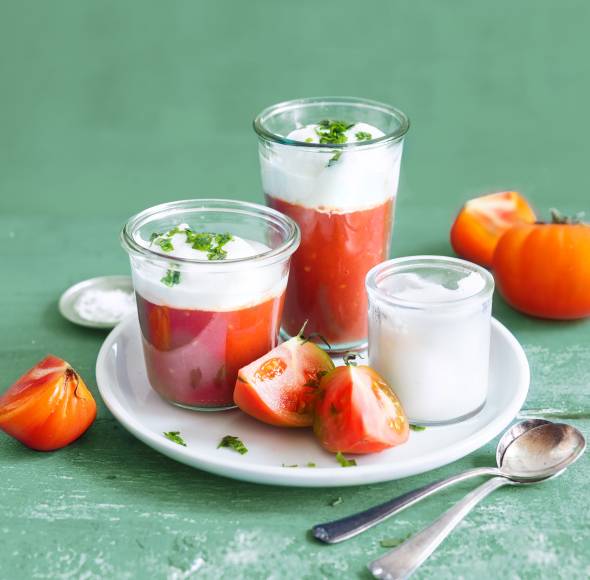 Kalte Tomatensuppe mit Meerrettichschaum