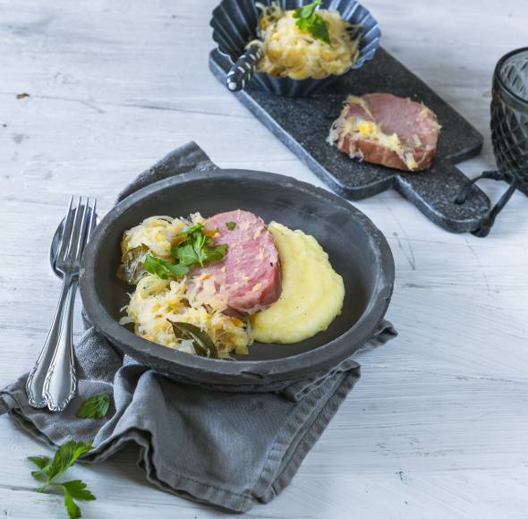 Kasseler mit Sauerkraut und Kartoffelpüree