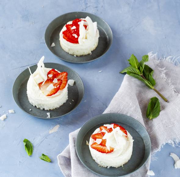 Kokos-Erdbeer-Törtchen