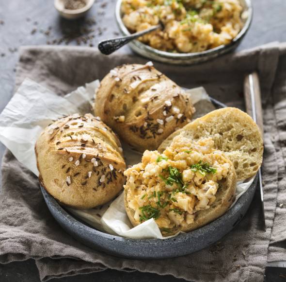 Kümmelbrötchen mit Obazda