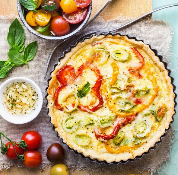 Lauch-Paprika-Tarte mit Tomatensalat