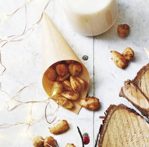 Nüsse mit Vanille und Ahornsirup