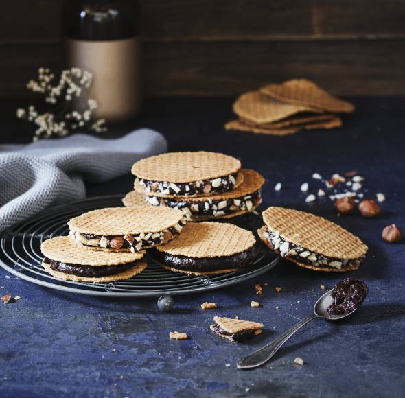 Nusswaffel-Sandwiches mit Nuss-Nugat-Füllung