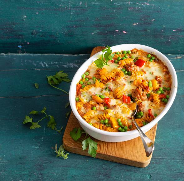 Nudelauflauf mit Veggie-Hack und Paprika
