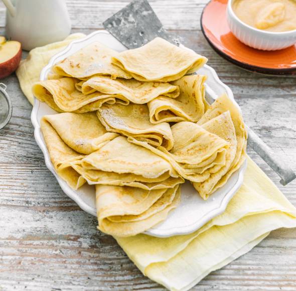 Pfannkuchen mit Apfelmus