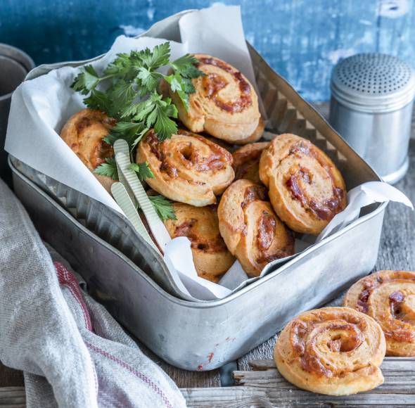 Pizzaschnecken mit Salami und Schinken
