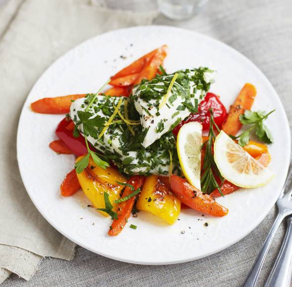 Pochiertes Kräuter-Hähnchen mit Gemüse