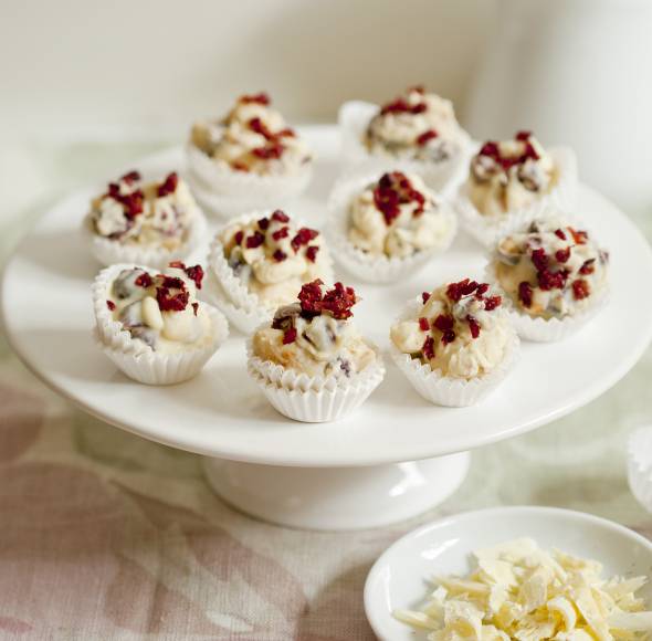 Pralinen mit weißer Schokolade und Cranberrys
