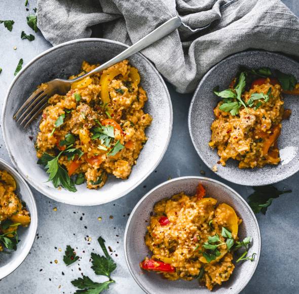 Reisfleisch mit Paprika und Zwiebeln