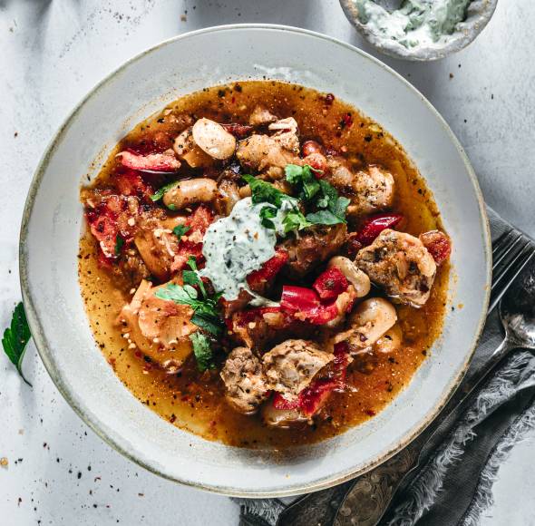 Schaschliktopf mit weißen Bohnen