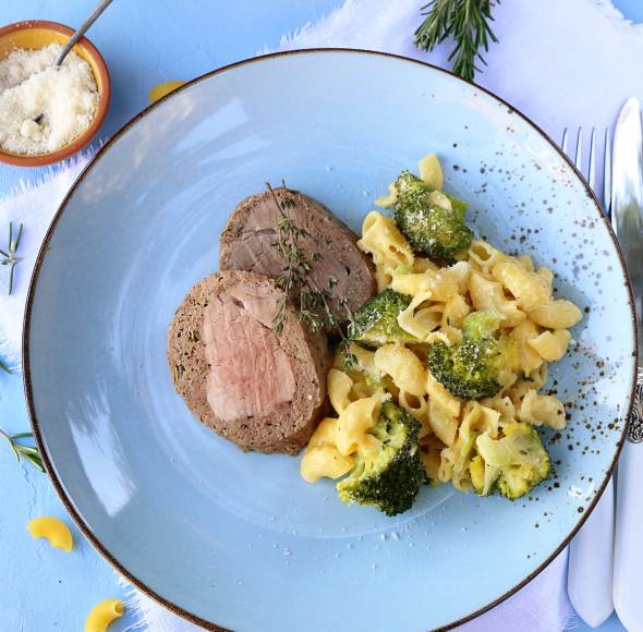 Schweinefilet mit Nudeln und Brokkoli