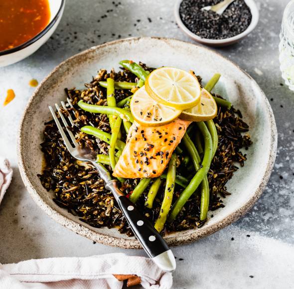Wildreis mit Teriyaki-Lachs