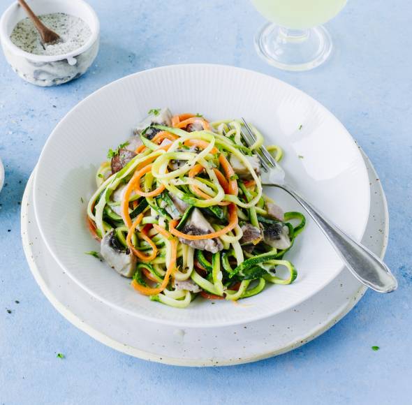 Zoodles in Schinken-Sahnesoße