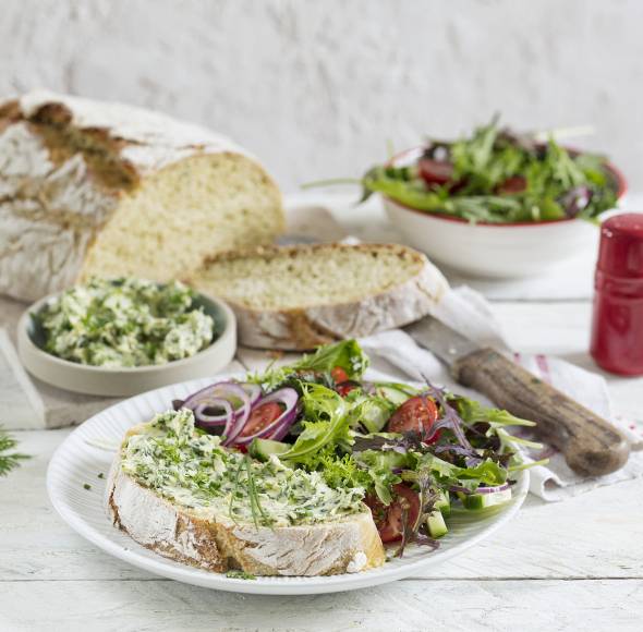 Zucchinibrot mit Kräuterbutter