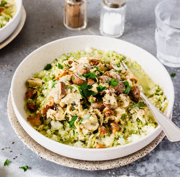 Blumenkohl-Brokkoli-Reis mit Hähnchen-Pilz-Soße