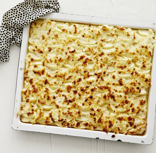 Buttermilch-Blechkuchen mit Apfel und Kokos