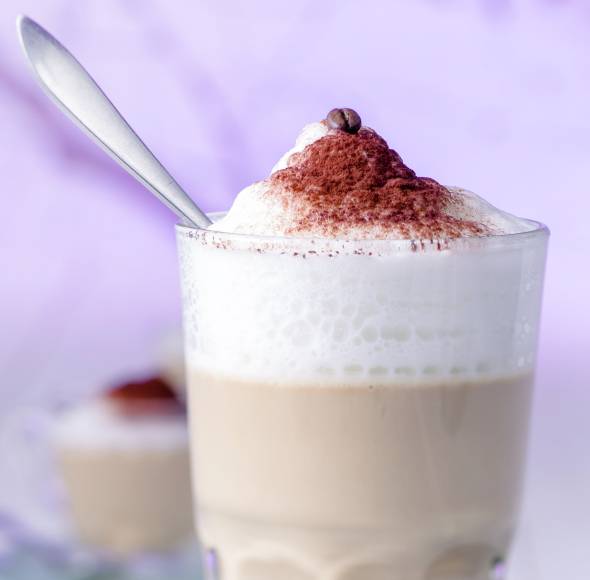 Baileys-Panna-Cotta mit Milchschaumhaube