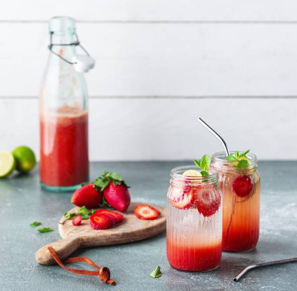 Erdbeer-Bowle mit Hugo