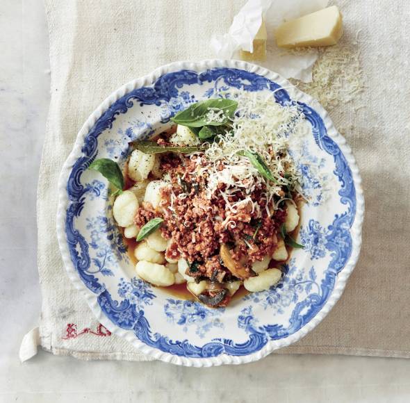 Hackfleisch-Ragout mit Gnocchi