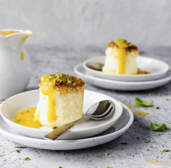 Kleine Käsekuchen aus dem Dampfgaraufsatz mit Aprikosensoße