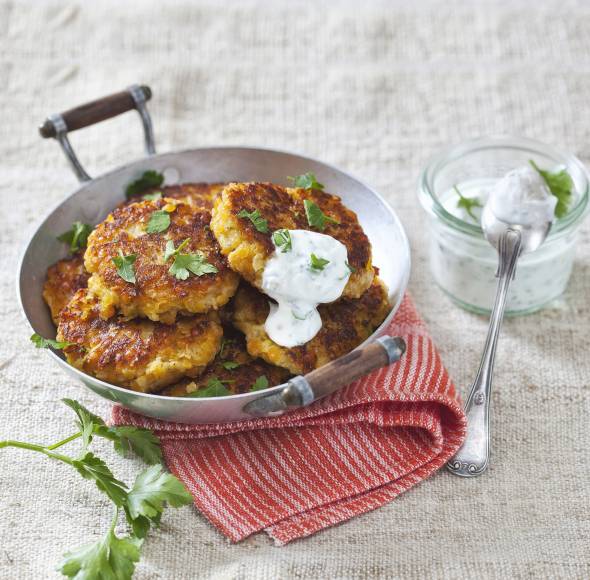 Linsen-Zucchini-Bratlinge mit Joghurt-Dip