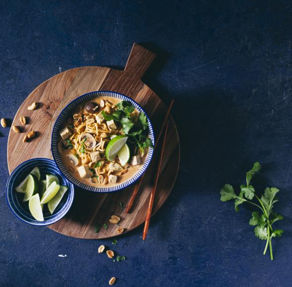 One Pot Erdnuss-Ramen-Suppe