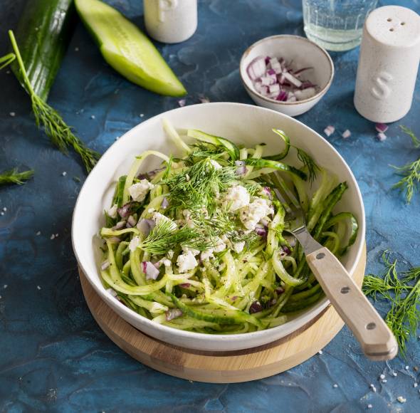 Schneller Gurkensalat mit Dill