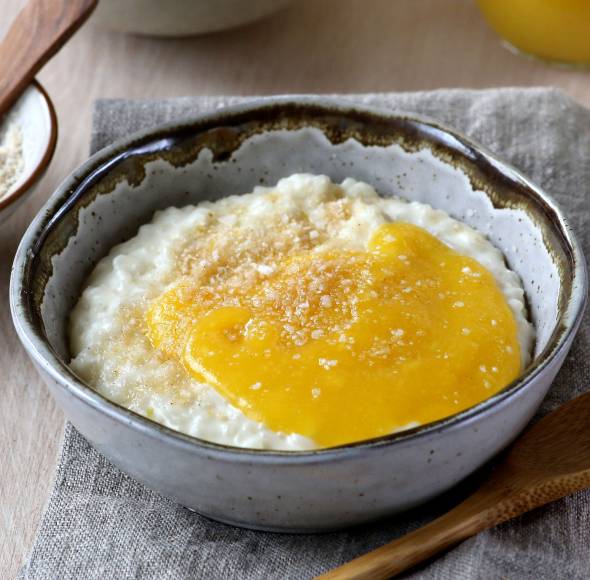 Süßes Kokosrisotto mit Mangosoße