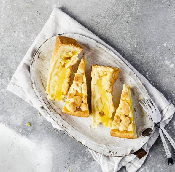 Veganer Apfelkuchen mit Pudding und Streuseln