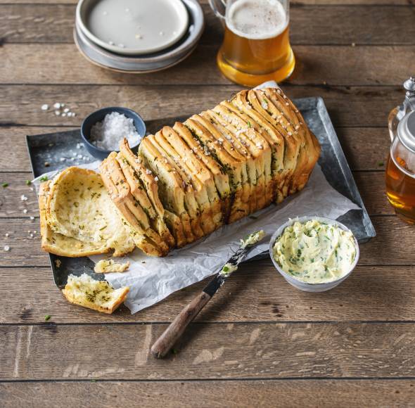 Zupf-Brezn mit Schnittlauchbutter