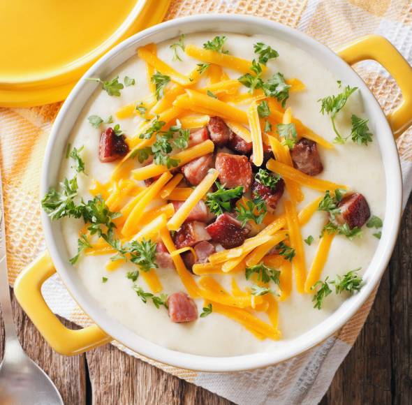 Kartoffelsuppe mit Cheddar und Speck