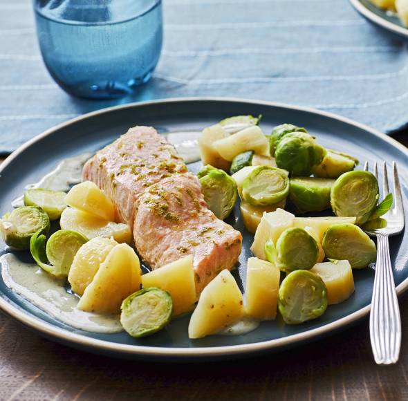 Lachs mit Rosenkohl und Senfsauce