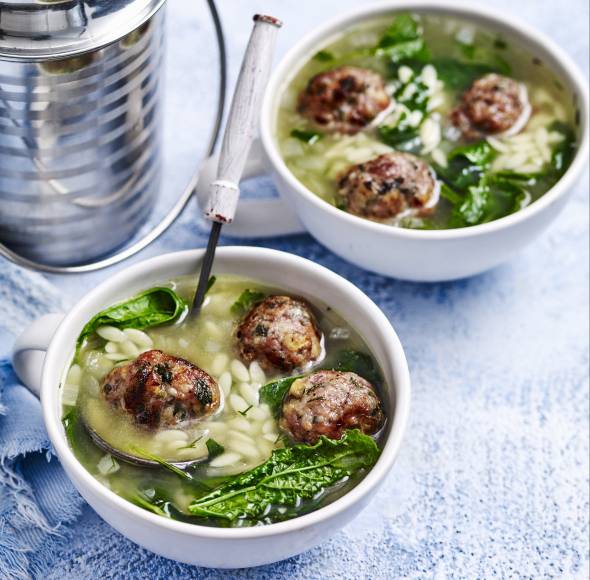 Risoni-Suppe mit Fleischbällchen