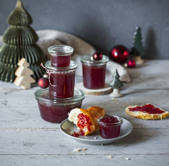 Rotes Gelee mit Weihnachtsaroma