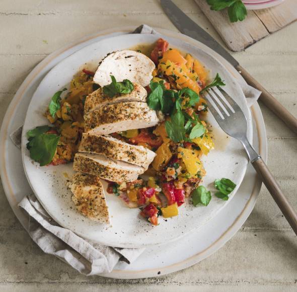 Hähnchenbrustfilets mit Paprikasalat