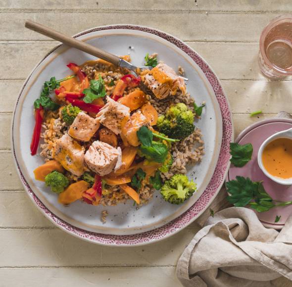 Lachs mit Dinkel und Gemüse