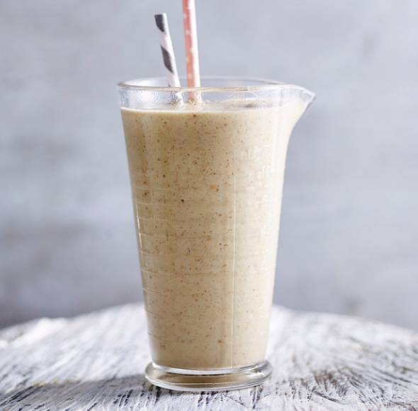 Mandel-Avocado-Orangen-Drink